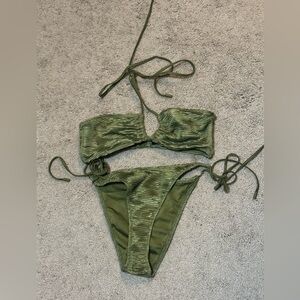 Triangl Aster in Moss